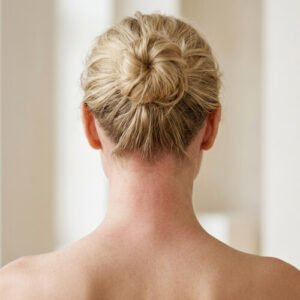 Cuir chevelu et nuque irrités par une allergie au shampoing
